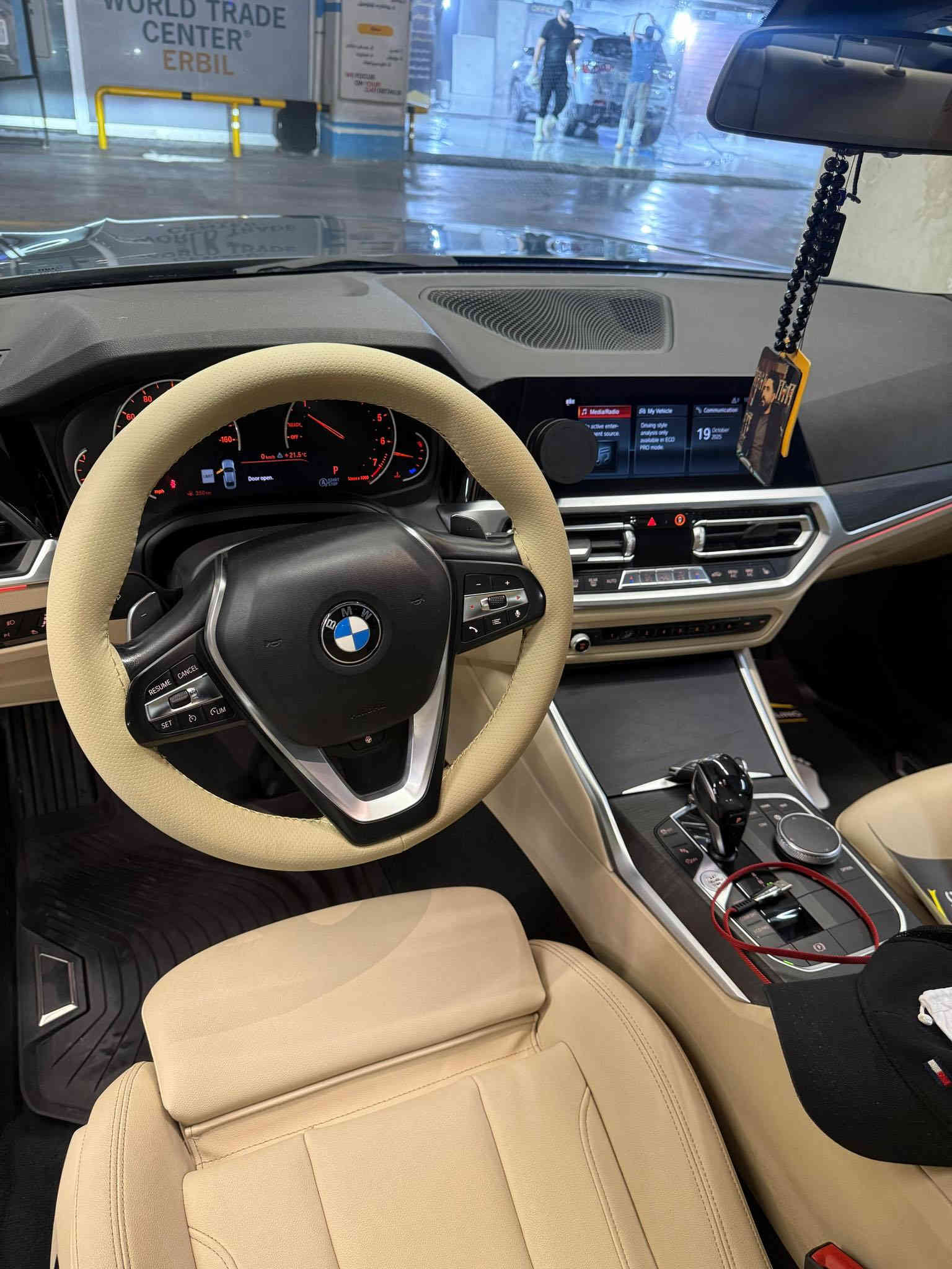 ‏Bmw 330i xdrive 2020 ( مكانهة بغدادد) 

مواصفات 330i xdrive معروفه فول بس مابي داتاشو و كيج الكتروني باقيات فول 

وارد امريكى 
حادثهة بس كلير باب السائق من امريكا عدا كلشي مكفول بالسيارة  موضح بالصور هم 
دعامي لدعاميه بشرط 
كير محرك كهربائيات بشرط
ماشية فقط90 الف كيلومتر حقيقي

سعر/ 238 بي مجال بسيط 
مكان سياره / بغداد 

***********

