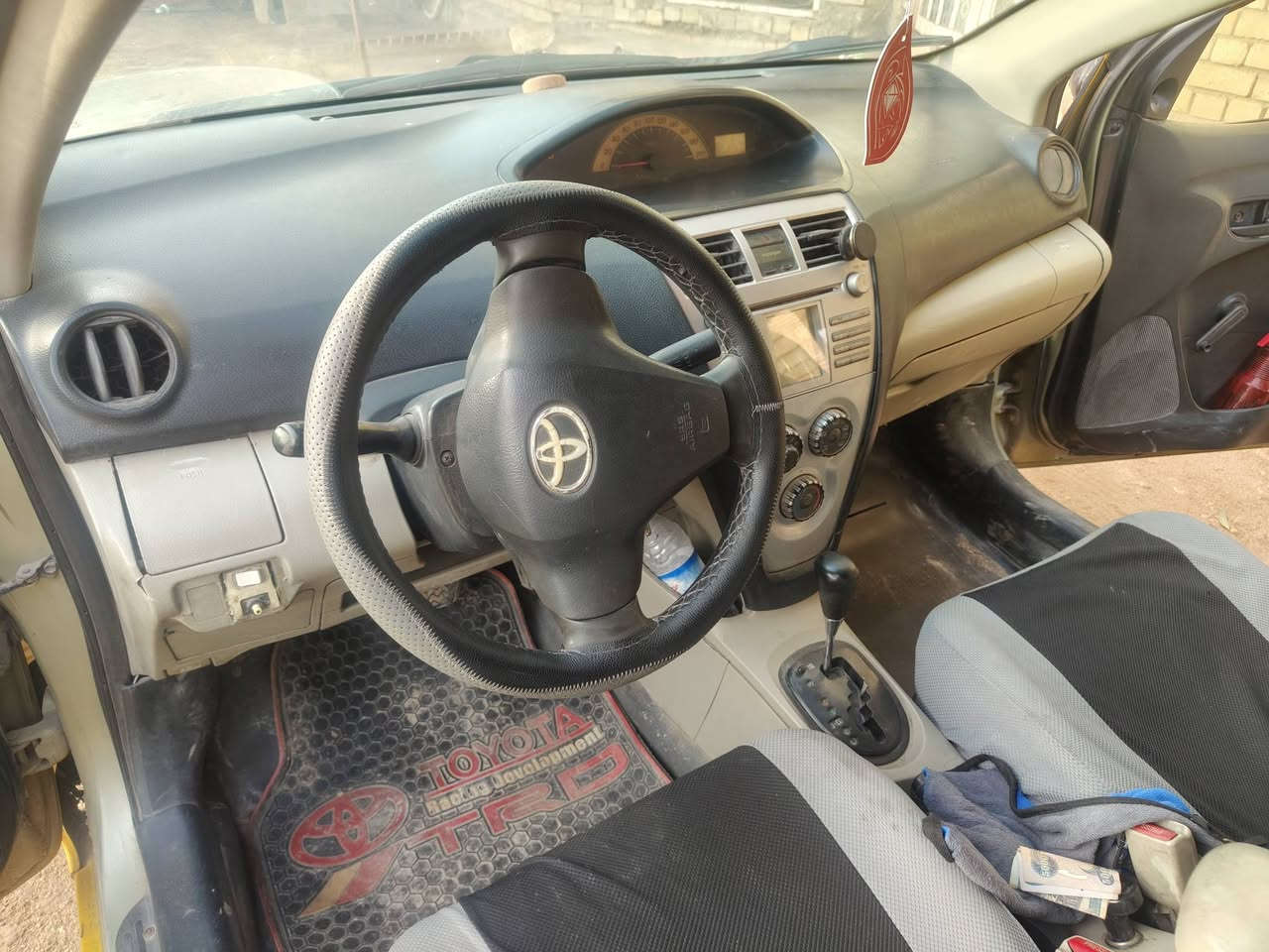 السلام عليكم سيارة تويوتا يارس للبيع خليجي مديل 2008 رقم بابل السيارة بأسمي شرط المداور رقم بابل دولي السنويه مجدده ل 2030 مكينه وكير خير من الله لا تنقص ولا تبخر تبريد شغال السعر 61  وبيها مجال قليل رقم الهاتف ***********
