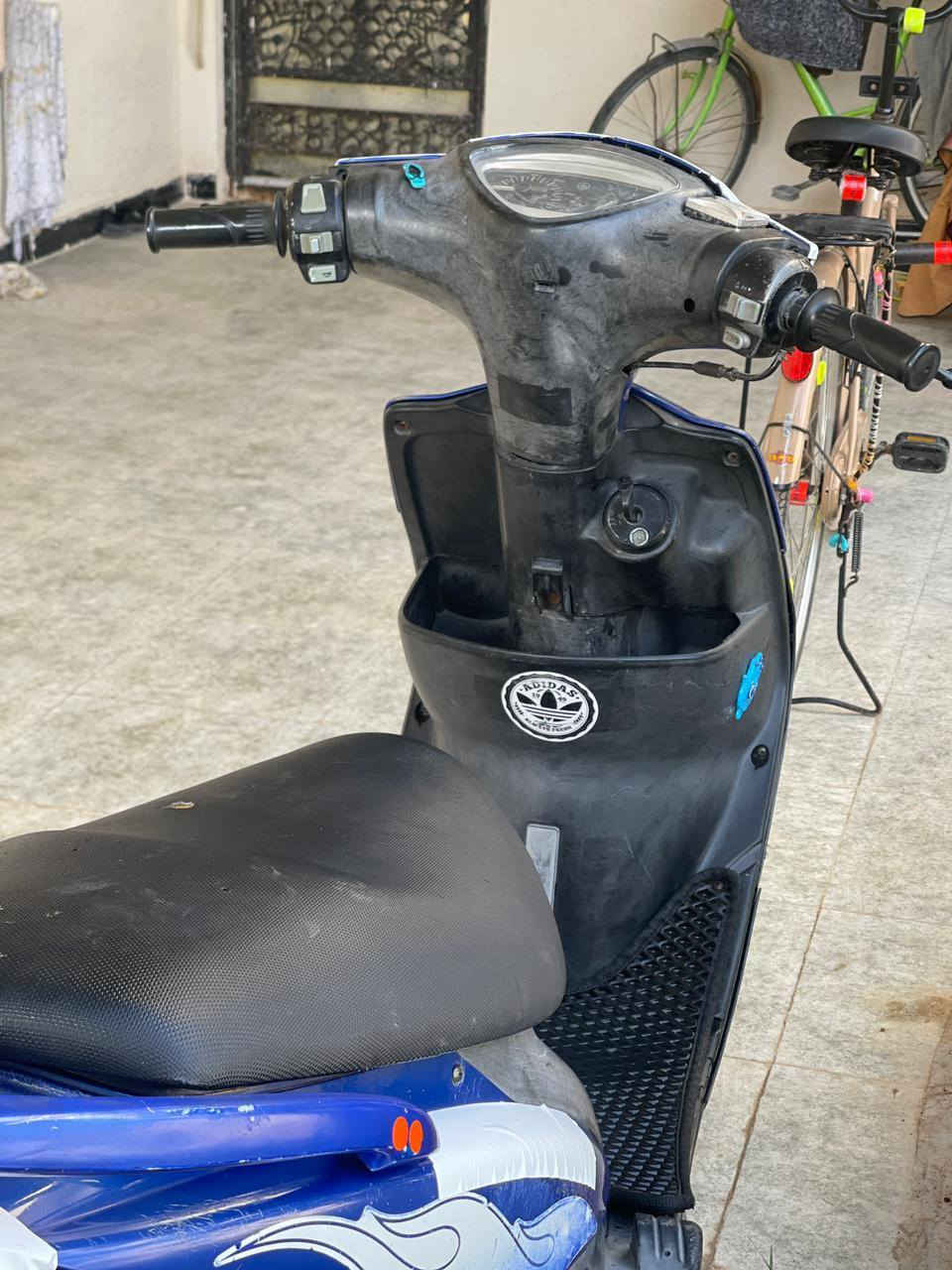 سلام عليكم دراجه نضيفه وبلاديه مامفتوحه ٤٩عل بلادي كلشي ببهة شغال السعر٧٠٠بيهة مجال البصره حيانيه 
الرقم بس*********** مراوس اذه اكو عادي
