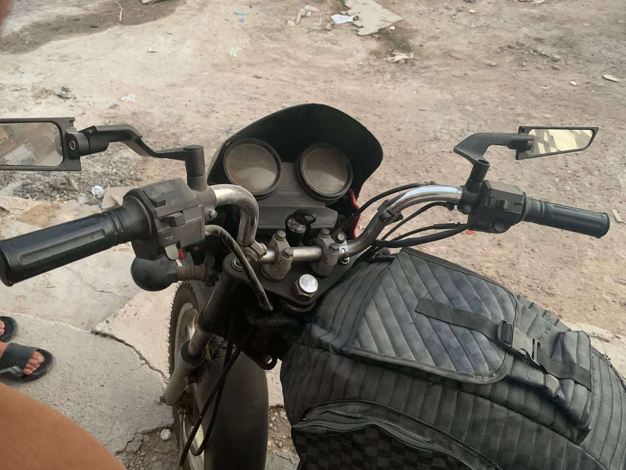 السلام عليكم
بوكسر للبيع  الدراجه مجفته تجفيت شركه ومكينتها ناعمه وتخبل كهربائيات كامله بس بيها نقوسات بسطيه الدراجه ٤ كير كمركها مدفوع واوراق اصوليه ٧ اوراق بيها يعني تروح كبل ترقم الدراجه نضيفه بس متروكه سعرها ٩٥٠ وبيها مجال مكاني بغداد باب المعظم ***********
