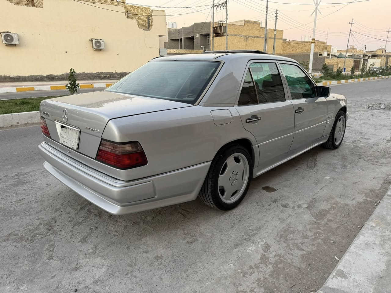 مارسدس بيبي شبح موديل 93 بيبي اصل محرك 320 خراطيم فول مواصفات محدث AMGاي ام جي سلايت طگتين  داخل جلد كشن كهرباء برده خلفيه كهرباء اربعه جام كهرباء تجاوي كهرباء ريمونت سنتر لوك تخم تاير جديد مع السبير تبريد شغال ستيرن صاج  السياره مكفوله ضربه وخياس وقواعد الدبل كله السياره ع الشرط شاشه وكامره خلفيه سياره جاهزه وما بيه اي نقص وبلحقيقه احله من الصور ترايك وين ميعجبك  اطلع / مكانه ناصريه مركز المدينه / السعر 110 وبيه مجال /***********
