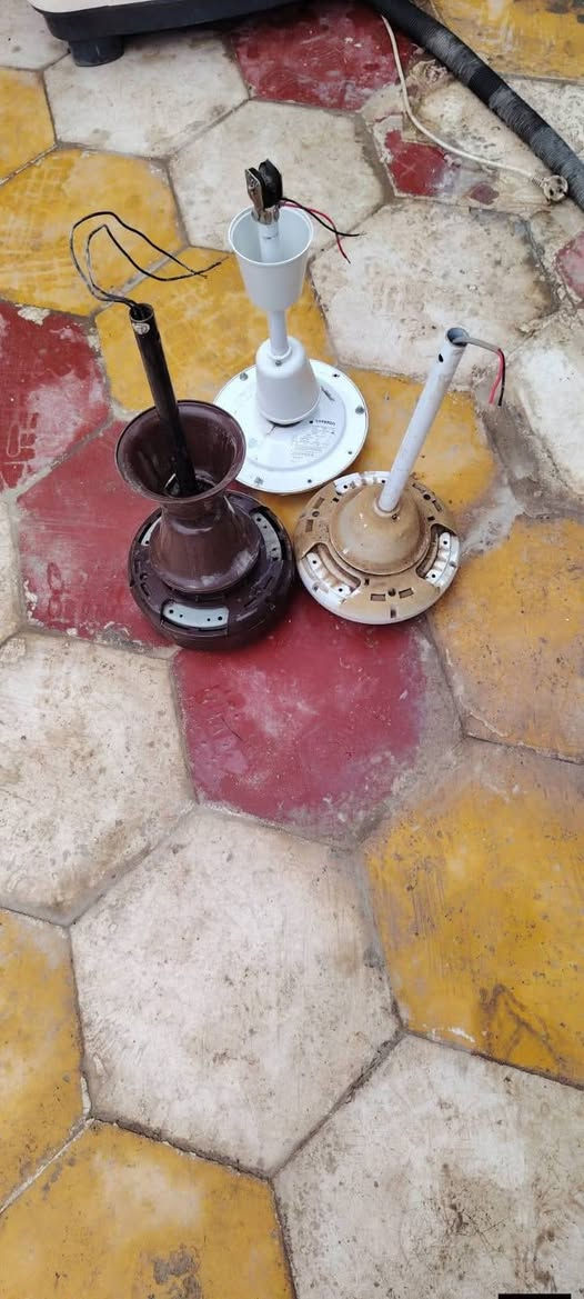 صوبات اثنين لون احمر سعر وحده ١٠ وحده لون ابيض ١٥ مراوح العدد ٣ سعر ٣٠ وغساله سعر ٥٠  وافن سعر ١٥ وطباخ العدد ٣ سعر واحد ٥٠ وكدر مال غالي ب ٢٠  كلهن على فحص  تواصل واتساب ***********
