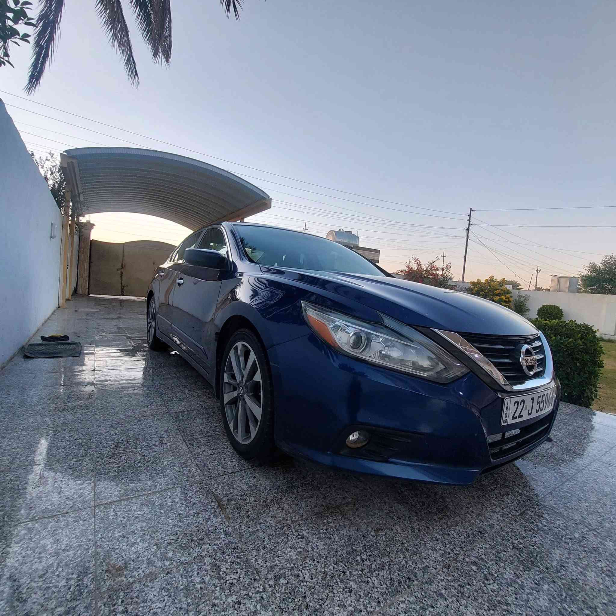 التما 17 SR  للبيع فقط . صبغ جاملغ وربع باب جهة سائق دون دواخل.  شرط سونار . محرك 2500   كير محرك بشرط. سياره جاهزه من كلشي.  سعر ١٠٨  *********** مكاني رمادي.
