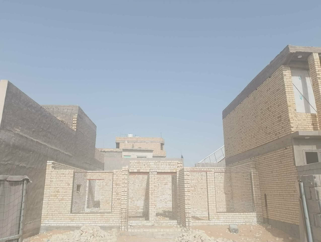 هيكل 300 متر كربلاء البوبيات قرب شركة اليساري تبعد عن الشارع العام 200 متر الشارع عرضه 10 طابو زراعي سند 25 قرار محكمه مع صاحب البستان تبليط ماء مجاري كهرباء السعر 175 مع المجال 
***********
