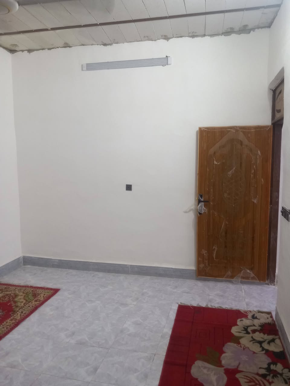 سلام عليكم بيت للبيع المساحه 100 متر زراعي مكانه نجف شارع كربلاء عمود 134 طريق ياعلي مشمول بالتطويب بقرار 320 البيت يبعد عن شارع كربله 300 متر كافة الخدمات تبليط مولد وطني كافة الخدمات بيت نضيف بس الاستقبال ماكامل البيت بناء بلوك عكاده فرمستون الارضيه بورسلين السعر 14 بي مجال رقم الهاتف ***********
