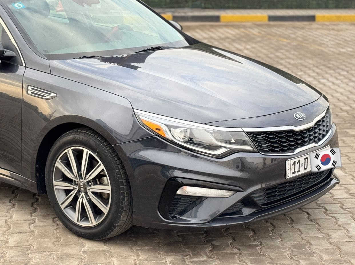 السلام عليكم ورحمة الله وبركاته
كيا اوبتما موديل 2019 وارد امريكي رقمها بغداد الرقم الدولي الجديد 
مواصفاتها FE تحكمات ستيرن كروز سرعه شاشه جبيره اصليه كاميرا خلفيه رادار امامي رادار جانبي تحديد مسار امامي قياده اليه 
ومواصفات الاوبتما المعروفه
ماشيه 100 الف
مكينه 2400 شرط مامفتوحه لا هيه ولا الكير فقط مبدل واشر مال قبق واشر مال كيس 
وشرط الفحص
حادث السياره شخط بهلال الجاملغ الخلفي والباب ومصبوغات
حتى الدعاميه الاماميه والخلفيه بدون صبغ
بيها طعجه مال تحميل بكصه القماره ومعدله + اثار حالوب جدا بسيطه مال بغداد 
السياره غير هذا مكفوله حتى من البارد ومن الفتح 
تبريد شغال تدفئه شغاله صدر امامي خلفي جديد 
ماناقصها اي شي وتجي وتفحص ان شاء الله صارلها عدنه خمس سنوات
عنوان السياره بغداد العامريه 
سعر السياره 142 
***********
