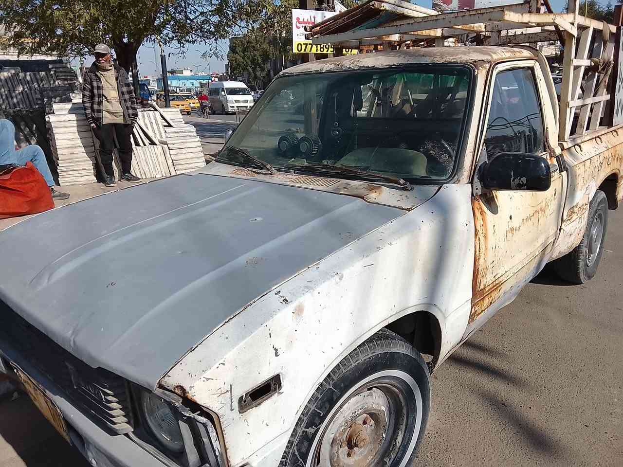 السلام عليكم تيوتا موديل ٨٠ سنويه ساقطة رقمها ديالى مكانها بغداد سيارة شغالة وخير من الله السعر ١٥ وبيها مجال  للتواصل *********** او ***********
