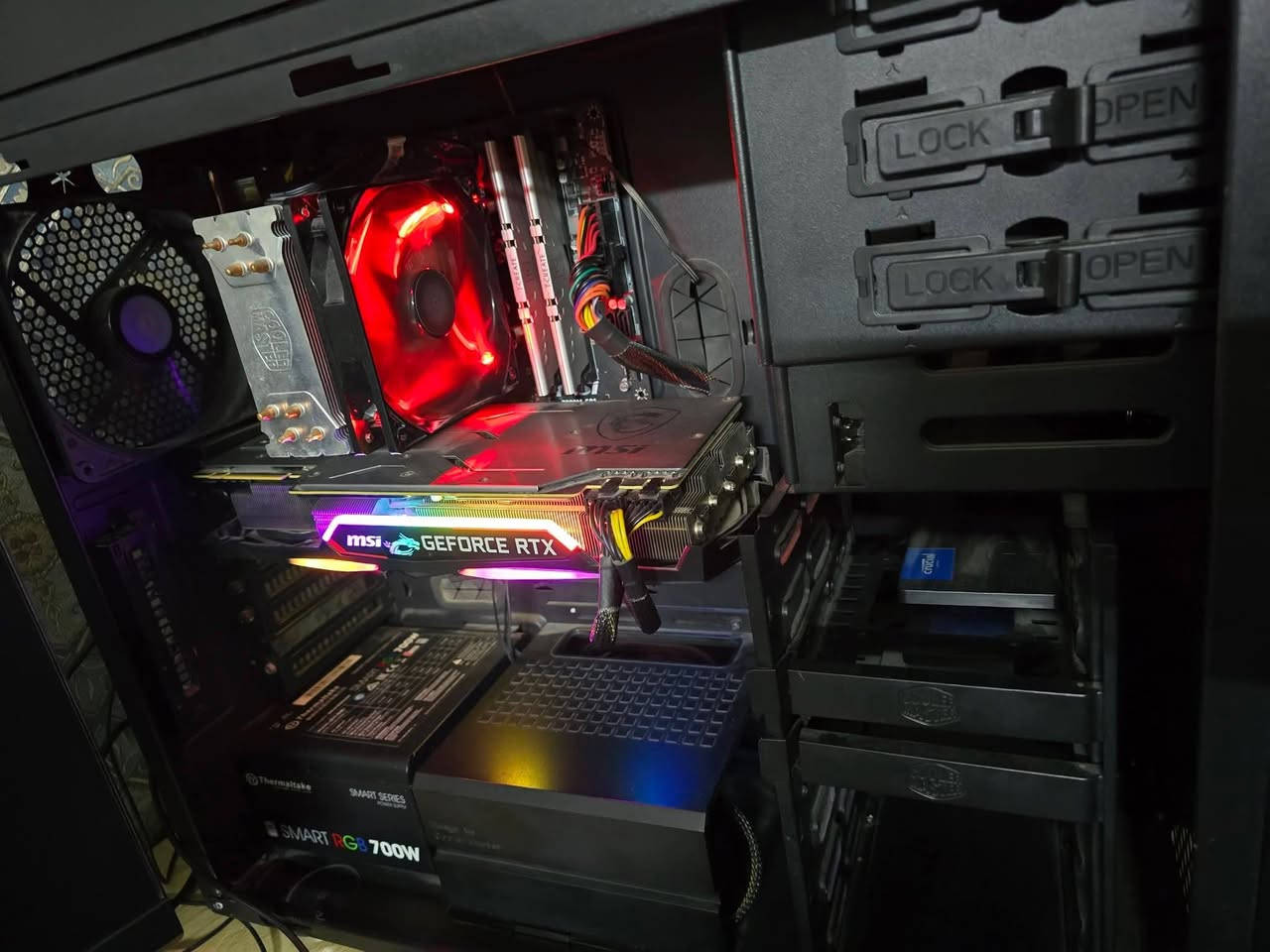 سلام عليكم pc كامله للبيع عدا الشاشة
المواصفات
Powe supply: 700W thermaltake

M.B msi z390 DDR4

Ram: 16Gb(2×8) 3200 mhz

Cpu:  core i7 9700k مامكسور السرعه ابد

Gpu: msi rtx 2080 super 3 fan مامكسور السرعه

Storage:256 ssd + 512 ssd

Case: cooler master

حراره الكارت والبروسسر طبيعيه باعلى ضغط 
والكارت ممفتوح وممبدل بي ثرمل

السعر 725 الف وبيه مجال

للاستفسار
 ***********
