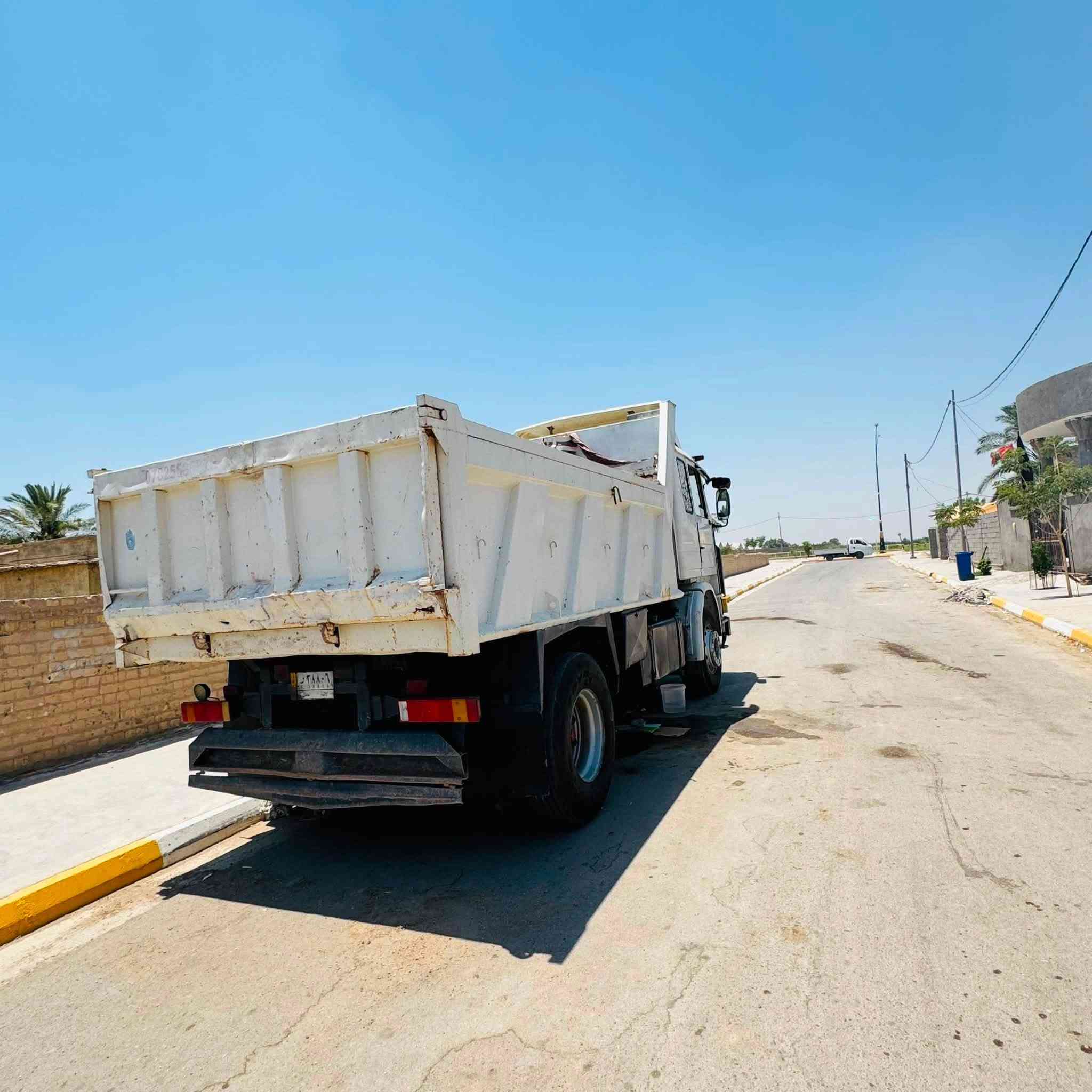 سكانيا موديل 92  كير 5/5 محرك وكير وكلج جديد لاتنقيص ولا تبخير  شاصي بلادي سياره جاهزه للعمل باب دفتري بدي كلش نضيف باسمي تحويل ثاني يوم مشروع وطني مكان واسط قضاء الصويره هاتف ***********
