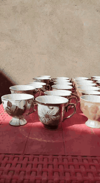 عندي فناجين للبيع ومواعينه شراي يجيني على الخاص لو يخابرني على هذا الرقم***********
