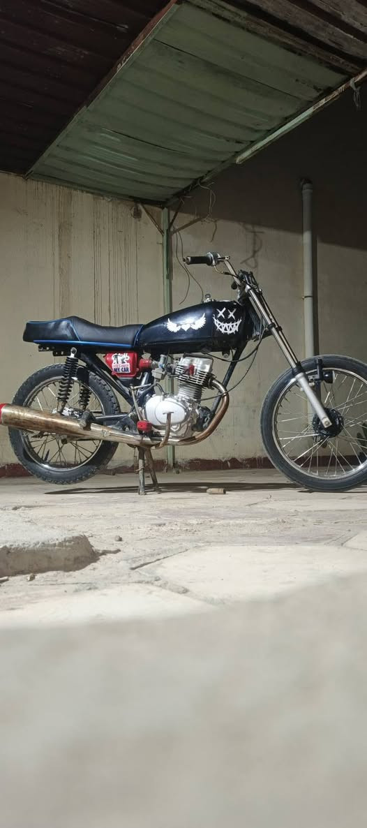 السلام عليكم شباب دراجة نامة للبيع كلك ادوات مفتوحة بستم شاصي مديل 18دراجة شلعة ومعدل السعر 350للستفسار هذا رقمي***********
