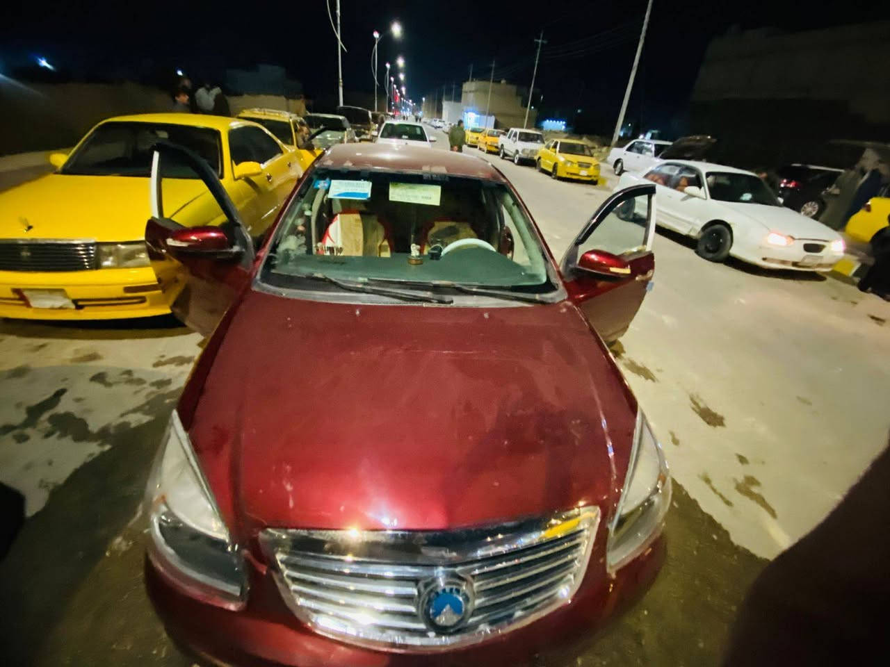 سلام وعليكم.
جلي موبل للبيع مديل 2012 
السياره كفاله عامه من الضربه والتبديل مصبوغه جمليه فقط 
گير مكينه بلادي السياره كله بلاديه 
مكينه سته مجفته 
تبريد فول ثلج 
ستوه مداوره بسمي هزه بشهر الواحد 
تخم تاير ابو الخطه 
حداديه 80 بل ميه 
والستفسار متواجد واتساب ***********
