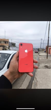 آيفون XR • ٦٤ • الموصل أيسر
