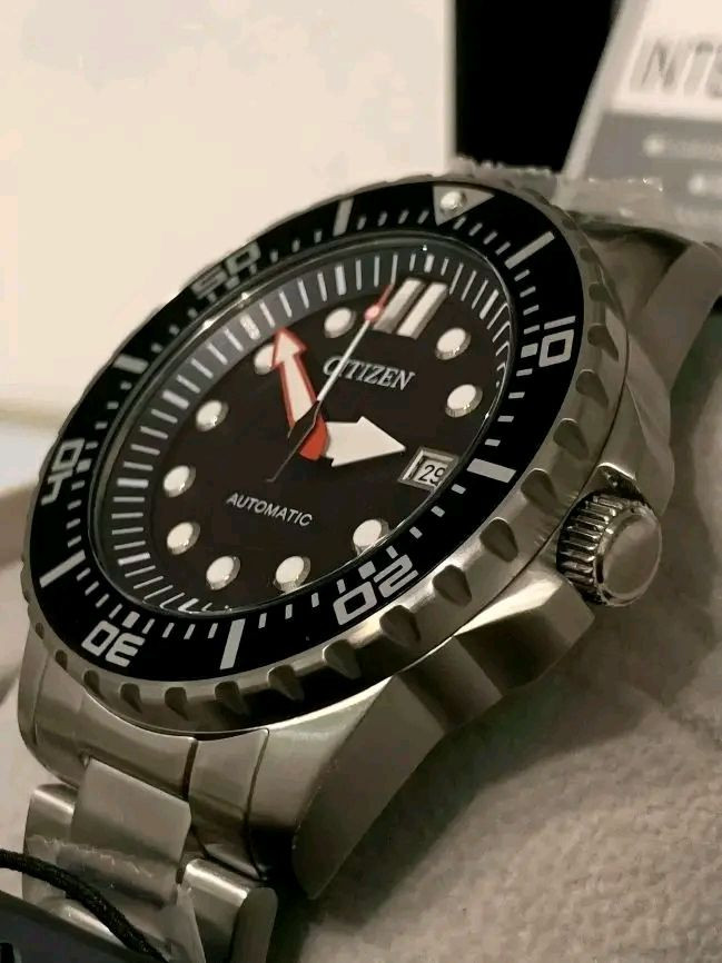 بسمِ الله ، والصَّلاة والسَّلامِ عَلَىٰ رَسُولِ اللهِ  ﷺ.🌿
#مــزاااااد
ساعة #سيتيزن الأصلية ☑️
#البراند_الياباني 🇯🇵 المعروف  ، ساعة ياباني أصلي أوتوماتيك + تكويك، مصنوعة من الفولاذ المقاوم، طوق دوار #مستخدم كـ #الجديد مستخدم مرات قليلة للرجال😍
⬅️ رتيل الساعة ≈ 300$
يبدأ المزاد من 10$ والرفعة اقل شي 10 $ والسوم بالدولار $

🔸 المزاد #عرض و #سوم و #طلب وأمر البيع طيب بأذن الله تعالىٰ 🤲

#يبدأ من الآن و #ينتهي يوم غدٍ إن شاء الله الساعة الخامسة مساءً

 ☑️ للأعتماد أولاً : أرسال العنوان الكامل ورقم التلفون .

والتوفيق من الله للجميع 🤲

🔴 المواصفات :
▫️موديل ياباني أصلي وكالة رجالي
▫️مكنة أوتوماتيك 21 حجر
▫️مكنة كشف 
▫️مينة سوداء 
▫️طوق دوار
▫️الساعة بالكامل من الفولاذ المقاوم للصدأ / مطلي PVD
▫️مقاوم للماء الماء 100 متر 💦
▫️منفذ تاريخ شهري 
▫️أميال وعلامات مضيئة في الظلام 
▫️القطر 43 ملم

🔹الحاله مستخدم  كـ #الجديد استخدام مرات قليلة جدا 😍

وتكدرون تبحثون على تفاصيلها أكثر 🌹
 
تأتي مع العلبة الاصلية ، والضمان الدولي  .. 

🚖 يوجد توصيل الى جميع محافظات عراقنا الحبيب 🚖


**إذا كنت صاحب هذا الإعلان وتريد حذفه لأي سبب، رجاءا أرسل رسالة إلى الدعم الفني**