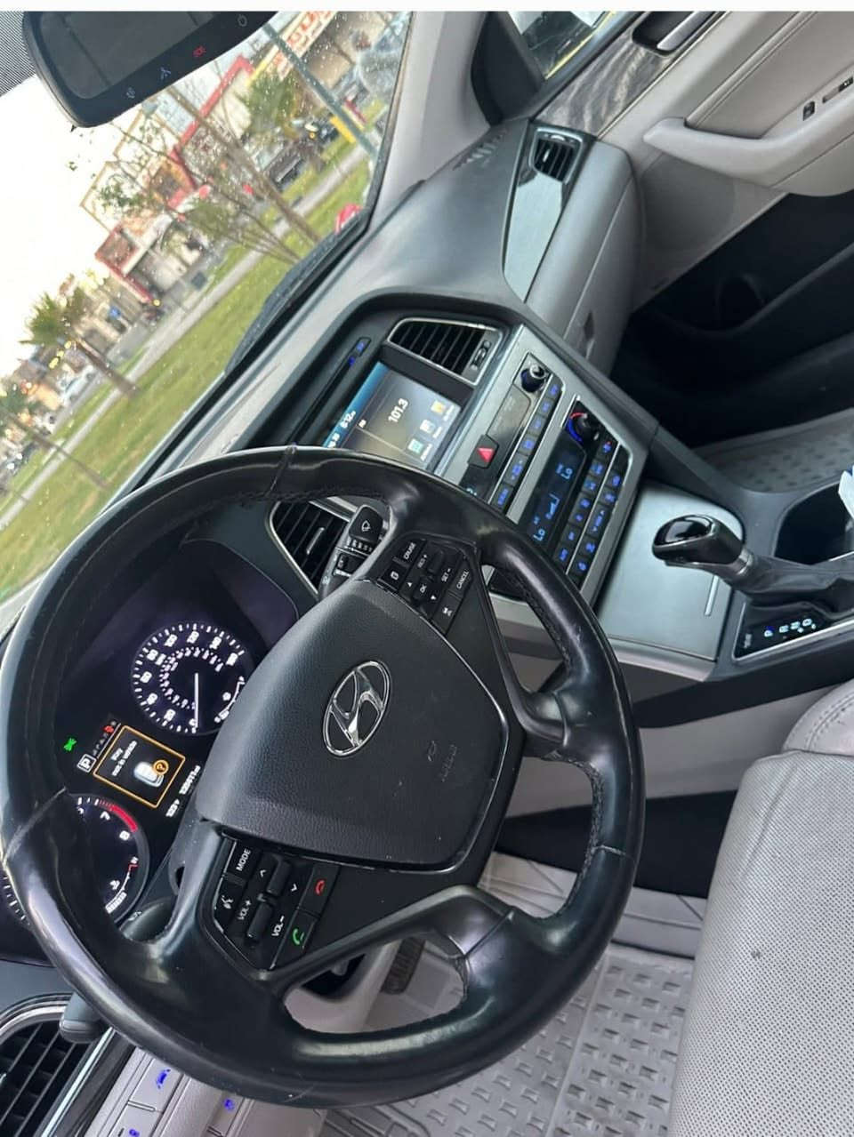 السلام عليكم 
ادوات ادوات
سوناتا 2017
فول مواصفات 
لمتد 
عنوان البصره 
كص جنطه 
متومه شمالي طبق الاصل
السعر 60بيها مجال
تواصل :***********
