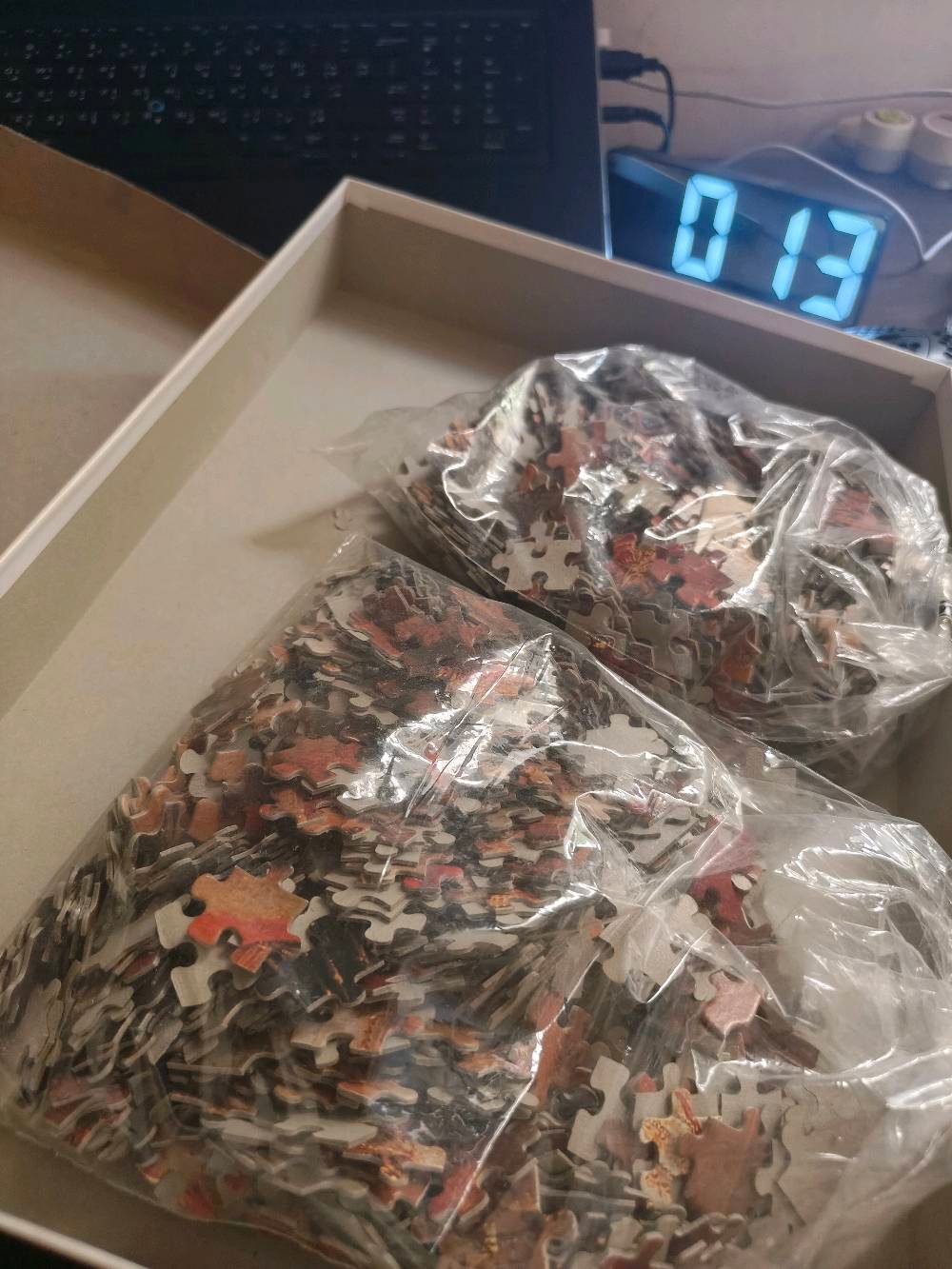 بزلز باشكال واحجام مختلفة 
البزونة 1000 قطعة ب 15,000
البحر 1000 قطعة ب 15,000
المسيح 1500 قطعة ب 20,000 
تاخذهم كلهم احسبلك هيم ب 40,000 
اكو توصيل جميع محافظات العراق