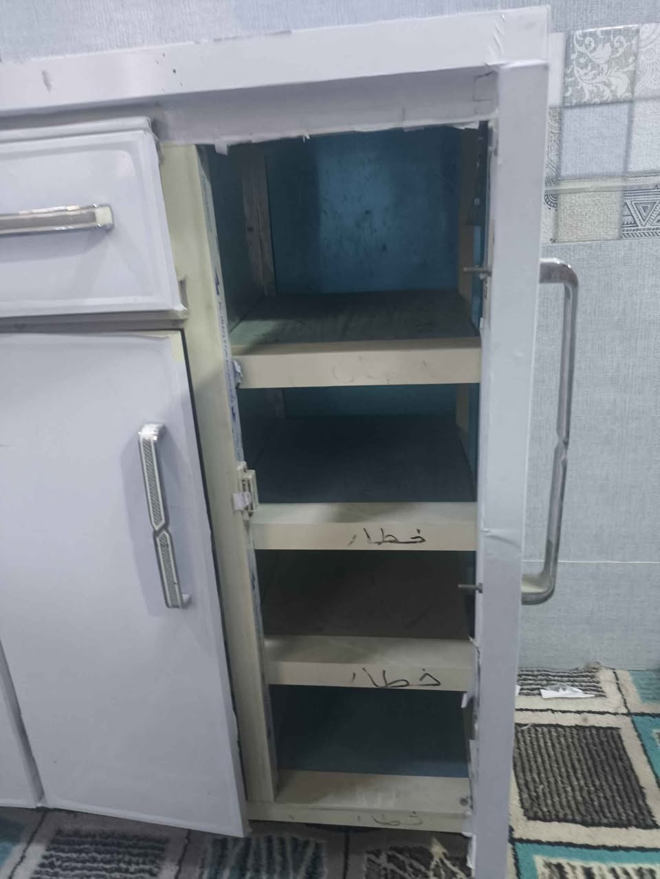 ميز تكمة اصلي نوعية قوية 

يرهم كلشي حسب الاستخدام 
للمطبخ او كجزامة او اي شيء اخر 

المكان 📍 كربلاء مركز المحافظة 
السعر 💸 75 الف كربلاء, العراق


**إذا كنت صاحب هذا الإعلان وتريد حذفه لأي سبب، رجاءا أرسل رسالة إلى الدعم الفني**