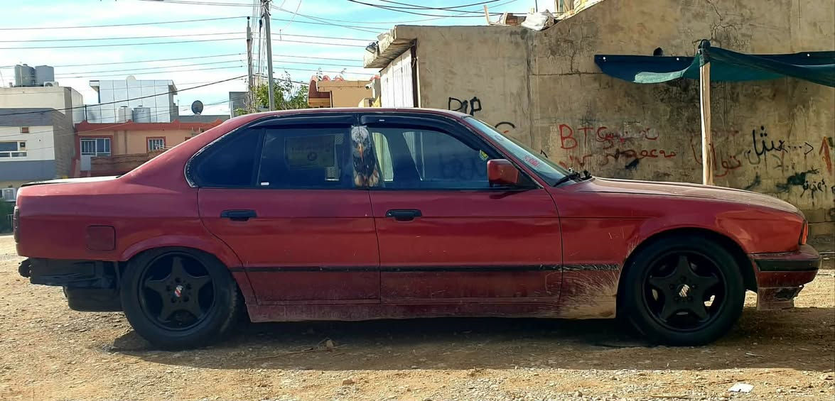 سلاو له ئاد مين
Bmw525
موديل ٩١
دوجام كاره با 
ناو رصاصي 
به شه رتي ئه وه ي مالي كه س نه بي 
گيرو مه كينه ي به شه رت 
بي ته قه و ره قه 
هه ر چوار تايه ي تازه يه 
موسو برواه به شه رت
گورينه وه ش اكه م به شتيك به دلم بيت 
سعري 17گه لا و مه عامه له يه كي كه م 
ژم/ ***********
