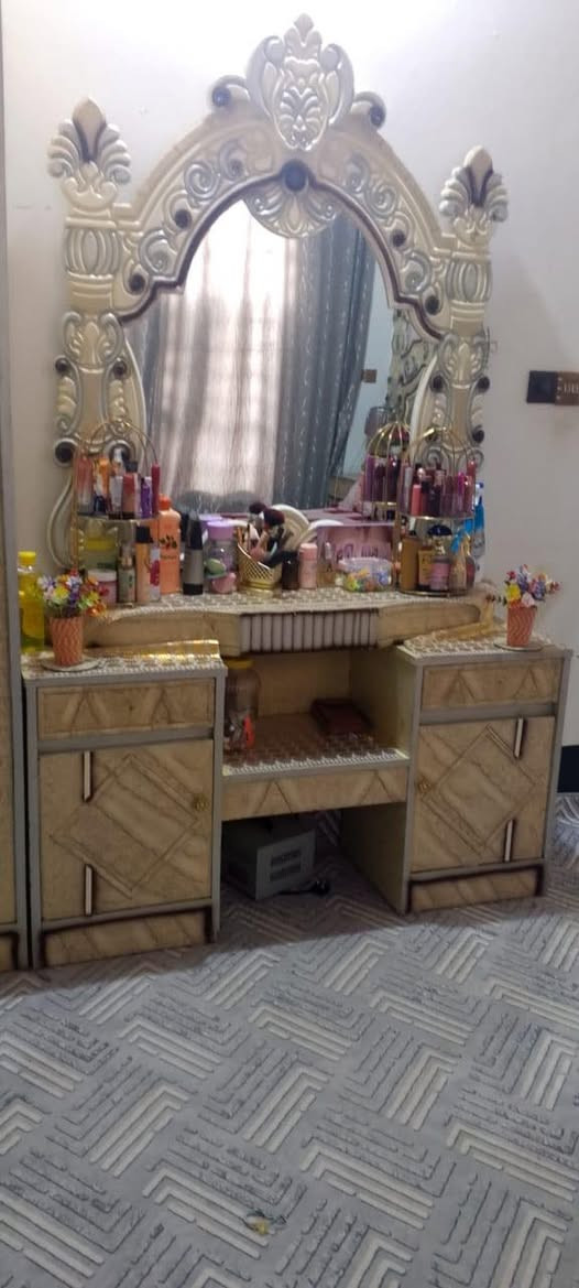 توفرت غرفه نوم حطاطه نضافه 90 ب 100. صبغ حراري درجه أولى. في معرض ومزاد النورين. ديالى بعقوبه الرحمه.   للتواصل خاص او اتصال واتساب ***********
ملاحظه مستعدون لشراء كافة الاثاث المستعمل و غرف النوم 
و يوجد نضام مراوس
