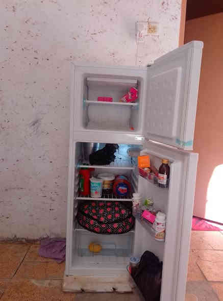 سلام عليكم ورحمة الله وبركاته ثلاجه للبيع جديده استعمال 3اشهور بعده باكيته ونضيفه كلش اخذناه ب275 اريده ب200 وثلج فول امانه محتاجين ونريد انبيعه مكاني حله منطقة عنانه قرب موقف السيارات رقم الهاتف 
*********** واتساب
