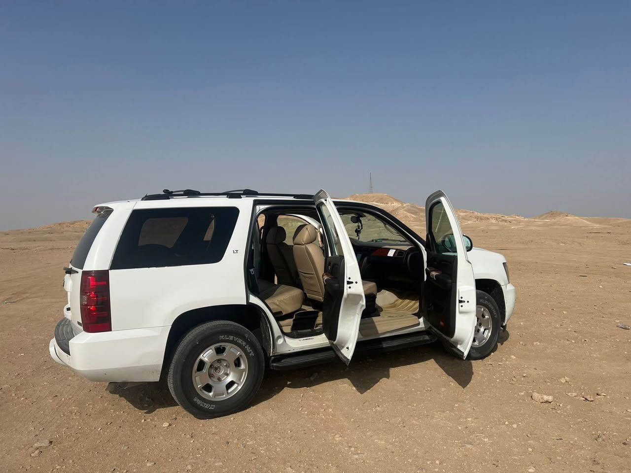 تاهو LT2008 رقم بغداد بأسمي تحويل ثاني يوم  وارد امريكي حادثها موجود بالصور كير مكينه تبريد كله شرط السياره جاهزه للأخير تاير حداده تجي تفحص تقتنع يلا ابيعك حادثها جداً بسيط السعر 180 وبيها مجال مكاني البصره *********** البصرة, العراق
