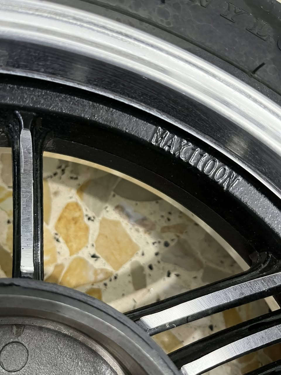 شباب ويل نجمه تايوان اصلي مو صيني 
حته مديل مكتوب علي 
هوه ول تايرات سعره خاص 
مكاني مدينه الصدر 
رقمي ***********
