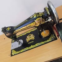 مكينة خياطة • درجة أولى • وياها موتور