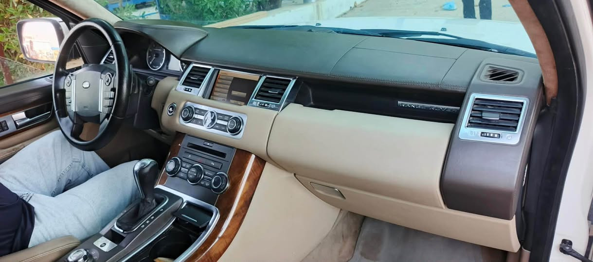 ڕەنج ڕۆڤەر 2011 مەکینەی VVT 3000 
تۆماتیک بەشەرتی هەموو گیانی لۆک لۆک ساخە بئ رەقەمە نرخی  نوخسانی بەس کۆمپرئسەری تەبریتە نرخی 65 گەڵا و مەجالی تیایە ژ.م ***********
*********** كالار, السليمانية
