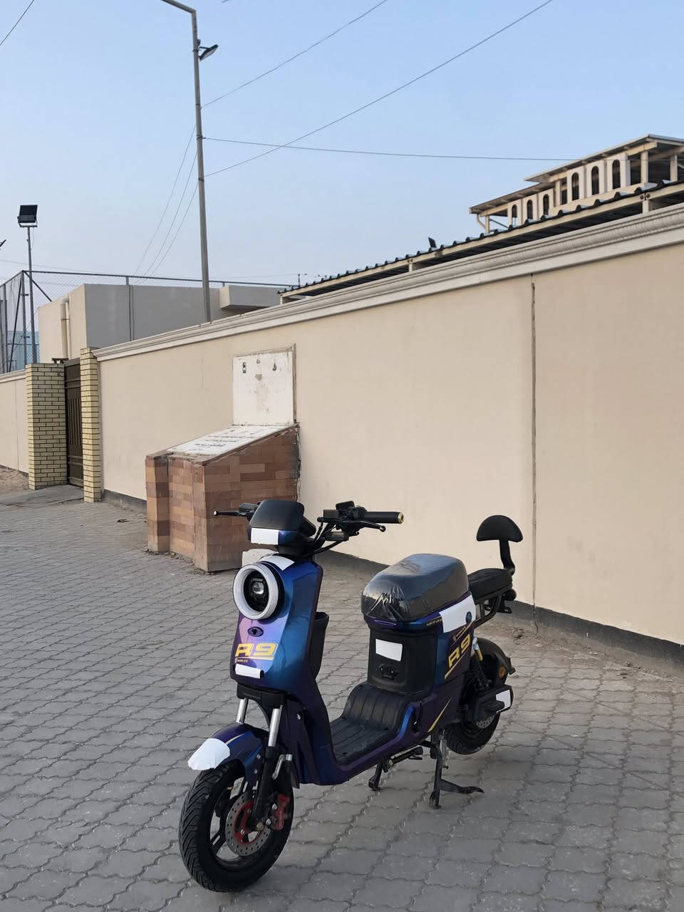 سلام عليكم
دراجه R9 
موديل ٢٠٢٦ 
لون مميز 
بك R 
مثبت نقال
دراجه نضيفه وتخبل 
السعر ٤٥٠ وبيها مجال 
المكان: البصره الزبير 
المربد 
***********
