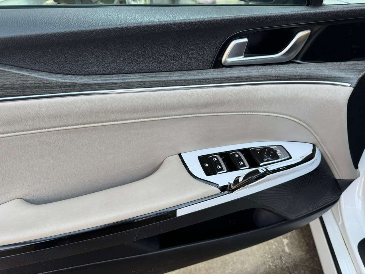 السلام عليكم ورحمة الله للبيع K5 موديل 2024 ماشيه 23 كيلو خليجيه كفاله عامه لا بارد ولا قطره صبغ ولا رصعه اخت الزيرو بصمة كشنات كهرباء شاحن لاسلكي تبريد قطعتين تحكمات السيارة مال جناي بعدها بلزكات الشركه رقم بغداد تحويل مباشر سعرها 218 وبيها مجال قليل الشراي يتصل مكانها بالرمادي
***********
