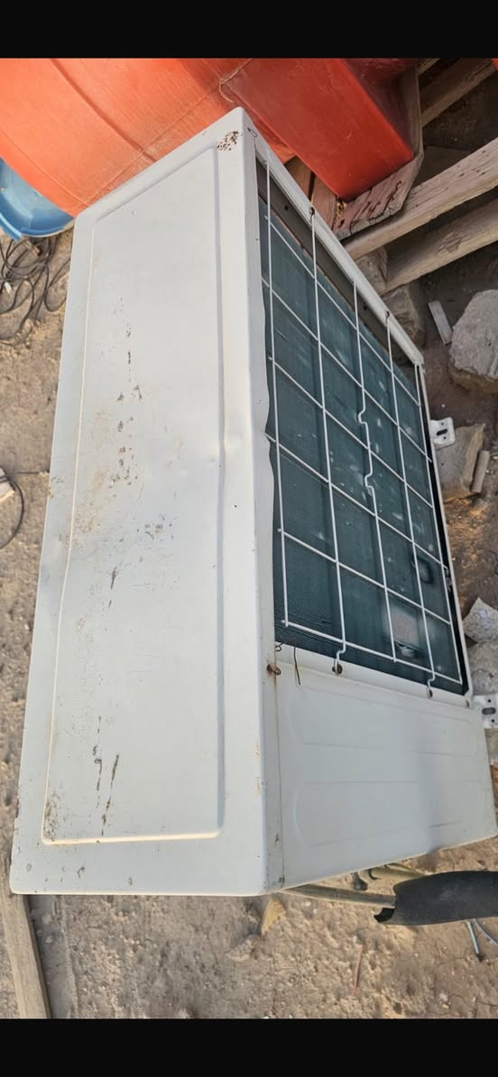 السلام عليكم 
سبلت للبيع طن ونص يشتغل سعره ٢٠٠ الف  الريموت ماموجود 
شرط الفحص


**إذا كنت صاحب هذا الإعلان وتريد حذفه لأي سبب، رجاءا أرسل رسالة إلى الدعم الفني**
