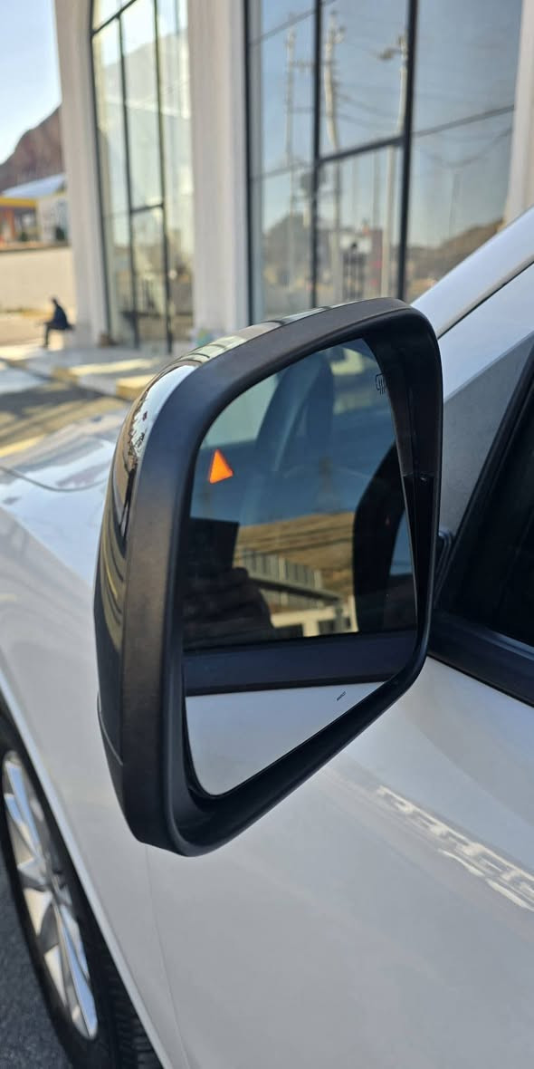 دورنكو 2023
6 سلندر 3.6L
ماشية 50mile 
رقم دهوك بأسمي 
رقم وهزة وسنوية جديد 2032
جداً نظيفة السيارة وبدون نقص نهائياً

رادار جانبي ( نقطة عمياء )
اشارة ليد LED
كشن وستيرن تدفئة 
وضعيات قيادة سبورت وايكو 
اوتو ستارت ستوب ( انطفاء ذاتي )
بيها قطعتين تبديل شركة وقطعتين صبغ 
حادث جانبي

السعر 285 وبيها مجال 
مكان السيارة دهوك 
***********
***********
اتصال أو واتساب
