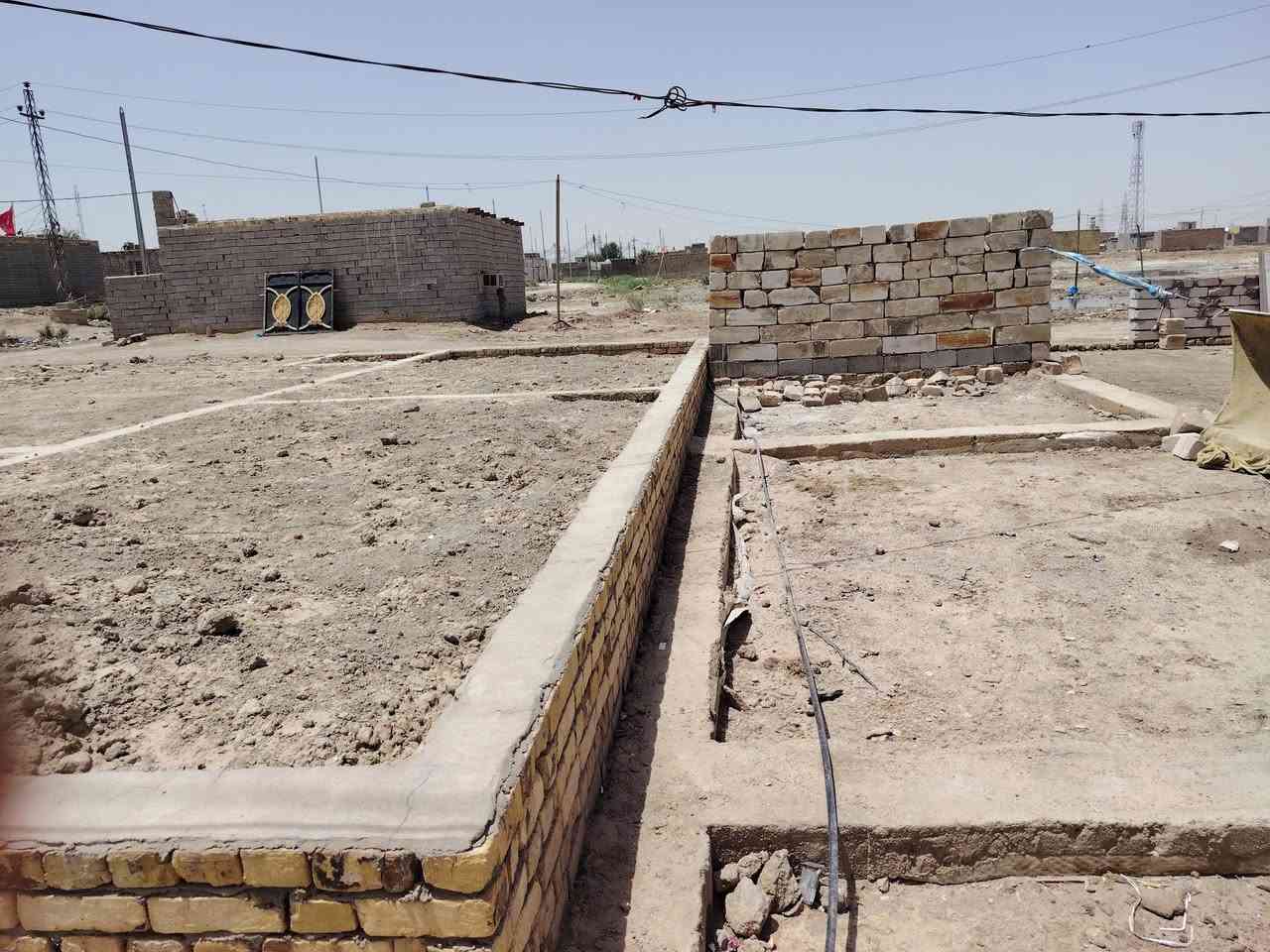 بتلو زراعي للبيع 200م قرب مرقد سيد خضير علا شارع ترابي ماء كهرباء عبر الشارع 6م الشراي يتصل عل الرقم 
*********** السعر 10 وبي مجال@@@
غرفتين وصاله وستقبال  وكراج سياره
