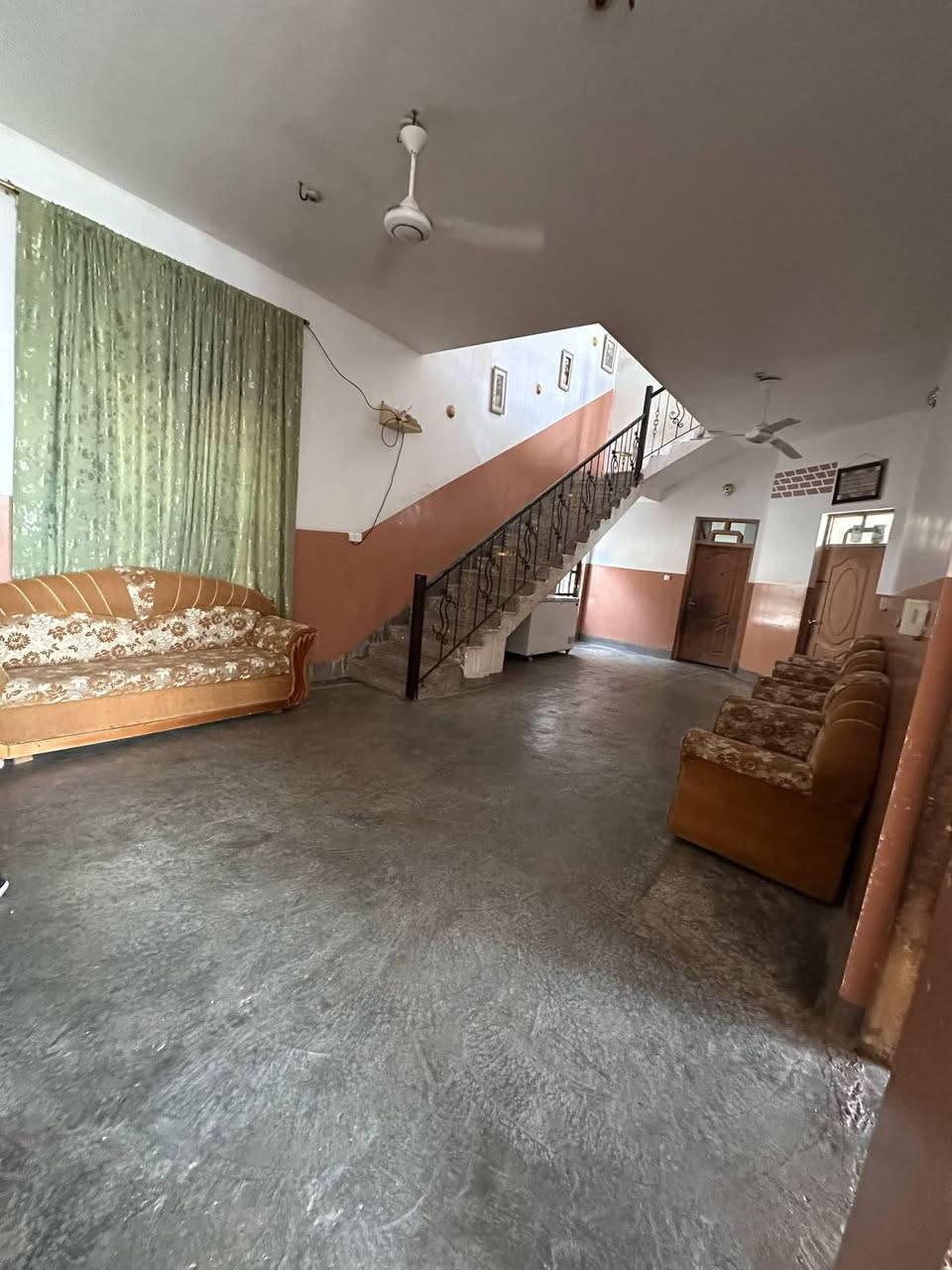 تسلسل (39)
#دار_للبيع 

ركن تجاري 
في الفلوجة الجغيفي الثانيه 
مقابل مجمع التاج الذهبي 
خدمات ماء كهرباء تبليط 
المساحة : 300
الواجهة : 20
النزال : 15
الشارع  : 60 / 10
السعر: 350 مليون قابل للتفاوض 
نقص واجهة / ارضيه 
للاستفسار : مراجعة 
#مكتب_العبيدي_للعقار 
الجغيفي الثانيه مقابل ملعب النجمة  
للاتصال : -***********
#عقارات_الفلوجة #عقار_للبيع #عقارات_الانبار #عقارات_العراق  #العقار #عقار
#العقار_للبيع #للبيع #بيع #بيت #بيوت #قطعة #قطع
#ارض #اراضي #عقارات #العبيدي  #الفلوجة #الانبار #عقاراتي
