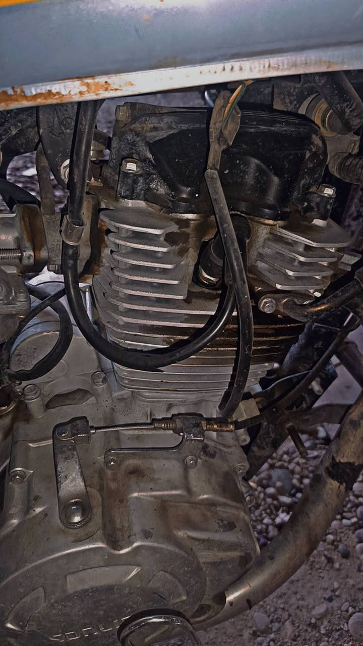 دراجه ايراني 200cc
كلجات جديدة شلعه معدل 
بريكات فول
دبلات خلفي امامي شغال
تايرات جدد كهربايات شغاله هندر سلف
بس لمكينه كايمه ودشبول ميشتغل باقي دراجه مكفول
رايده ب350 مكاني بغداد كرخ ***********

