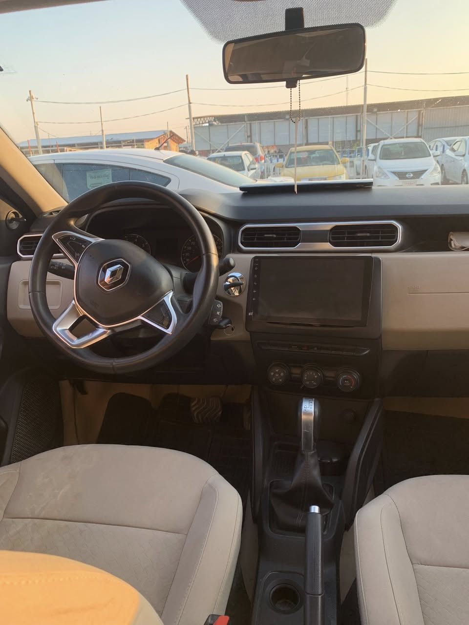 رينو داستر موديل 2019 السياره حلوه ونظيفه سيارة بيت كير ومحرك نيسان سعة المحرك( 1600 ) 4 سلندر كفاله عامه السعر 10,000$ (دفتر وبيهه مجال) 
***********
