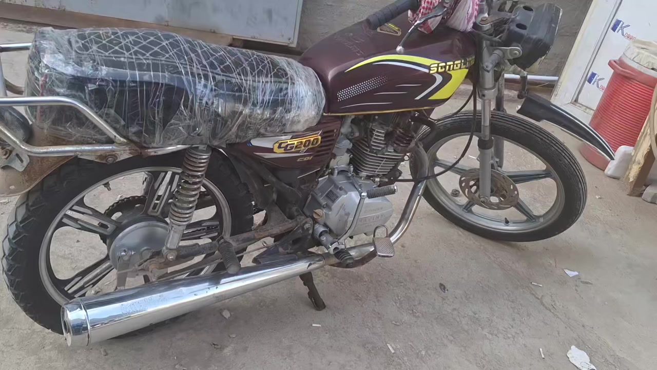 سلام عليكم دراجه ٥كير شغاله حالين اروح بيه واجي بس المسننه مال الزنجيل تفلت سنون مالته ضعيفه وتفلت اول متحرك بعدين تستقر السعر ٢٢٥الف وبيه مجال ..ملاحضه ابيع عل الحطه لا اشاير لا لايت*********** بي ويتساب
