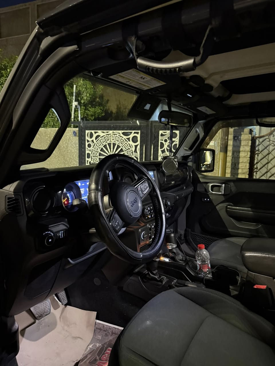 سلام عليكم جيب رانكلر موديل 2021 لون مميز سمنتي ماشيه 58سياره نضيفه ضربتها بل بنيد بل يسره خفيفه بيها موصفات فول  تشغيل عن بعد محركها 2000 تيربو التواصل ***********
