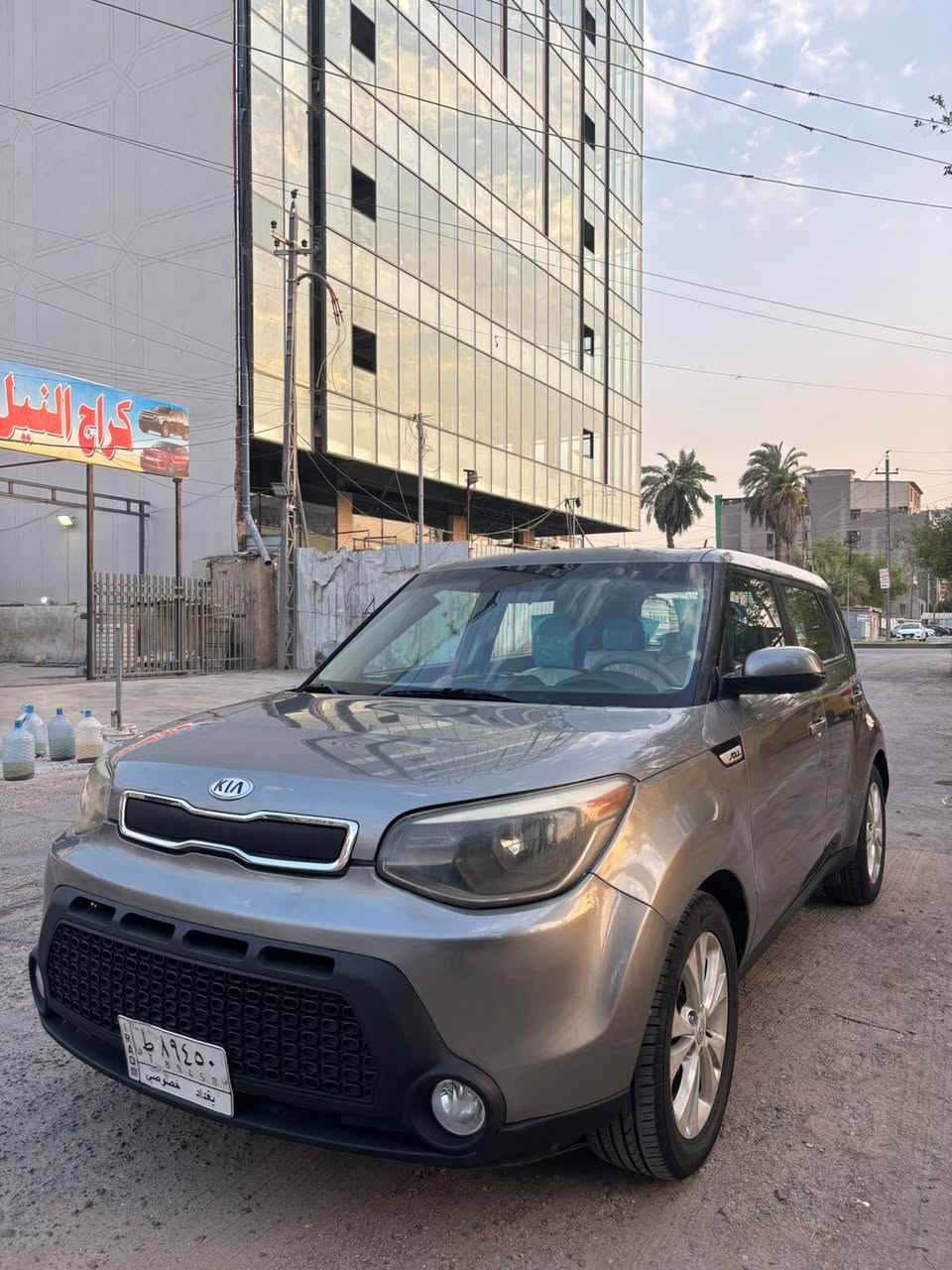 كيا صول امريكي (2015).
لون رصاصي فيلي.

صور الحادث بامريكا موجودة كلين 
بس بيها طخات وصبغ صار بالاستخدام.

ماشية 100mi الف فقط.
سيارة نظيفة مناقصهة شي.
مكينة 2000 gdi (كفالة من الفتح).
مواصفات عادية.
كهربائيات صدر مكينة تبريد كفالة.
سونار موجود بالصور.

الموقع بغداد. زيونة.
رقم بغداد تحويل مباشر.
السعر (98$) فقط. 
للاستفسار اكثر الاتصال او مراسلة واتساب :-

***********
