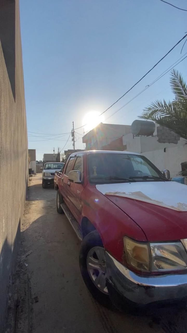 دێر مۆدیل 2012 دو پارچەی سبوخە ١٨٠ هەزار رۆیوە زۆر پاک ماوەتەوە دەعامی لۆ دەعامی بەشەرت گيرو مه كينه به شه رتي سه ت فيته ر يه ك توز سه قفي كال بوته وه جوار تايه ي لوكي له ژيره بي موشكيله يه له ده عامي پيشه وه تا پشته وه به شه رت *********** Singapore
