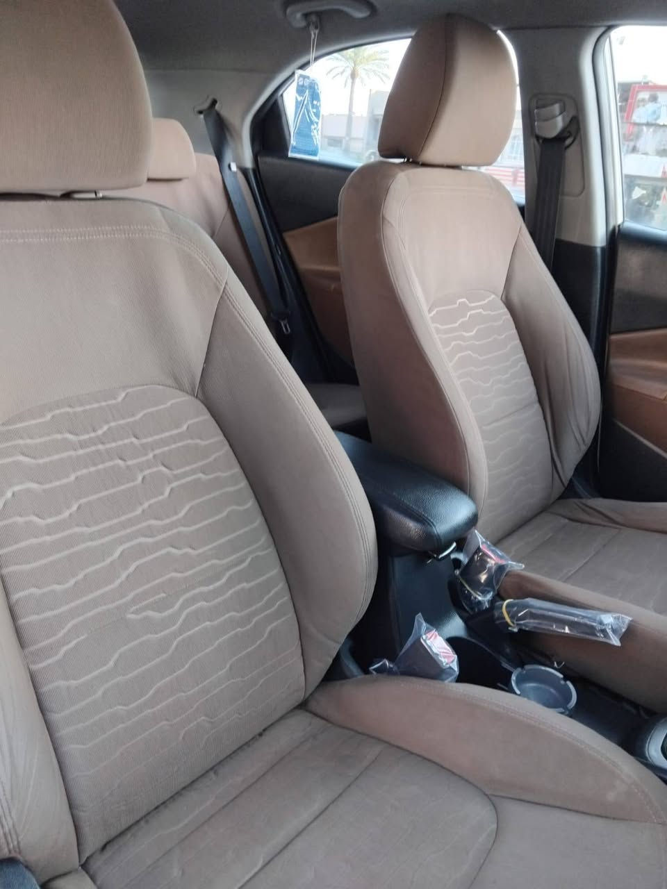 السلام عليكم للبيع كيا ريو خليجي اجباك موديل 13 السياره جديده خير من الله محرك 1600 قطرتين كير تبريد تدفئة صدر امامي وخلفي جديد تخم تاير ويل كب اكروم داخلها مشمشي غرفتها جديده رقم أربيل أنكليزي تحويل ثاني يوم السياره جاهزه نضيفه جدآ احله من الصور للإستفسار *********** مكان بغداد الرصافه
