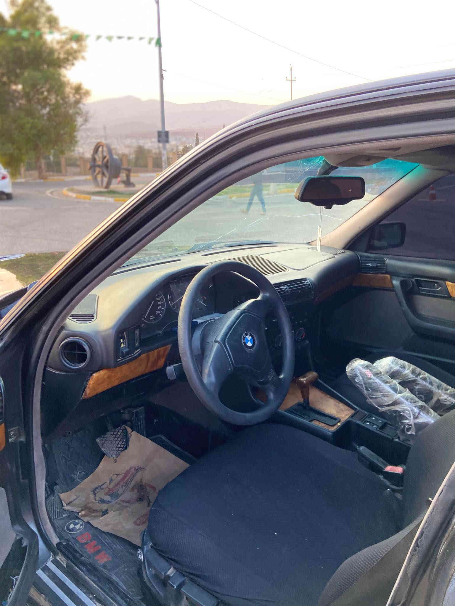 سلاوی خوای گەورەتان لێبێت BMW 525 دیجتەڵ مۆدیل 1993 ئارم پلاستیک هەولێر ئارمو ئەوەلیات بەشەرت دوجام کارەبای قوفلمەرکەزی گێر تۆماتیک کارەبای گشت گیانی ئیشەکات هەموقەلبی مەزبوتو توندو تۆلە ناوخورفەی زۆرخاوێن ماوەتەوە لایت عاڵقە یەک جەمپی پێشی هەیە لای سەیاق بێناو گرتن بێخایس بۆزانیاری زیاتر پەیوەندی بکە ژ.م *********** شوێن کۆیە نرخ45 كويسينجاك
