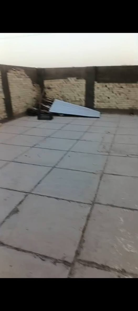 بيت للبيع طابو زراعي إقرار محكمه مشمول بالتطويب (( عالتبلط مباشره )) 
مساحته مئه متر + هيكل بصفه مئه متر سعر البيت (( ٤٢ )) مليون بي مجال والهيكل فقط غرفه سعره (( ٢٠ )) مليون بي مجال // البيت موقعه كوفه طريق متنزه جنات الكوفه وتطلع كبل // البيت بناء طابوق بناء، درجه أولى صب الأساس والسقف صب  كونكريت يتكون من غرفه واستقبال وصاله وصحيات ومطبخ السطح مطبك وكامل ((مكلف بالنشر)) للاستفسار الاتصال على الرقم (( ***********  ))   صاحب الدار
