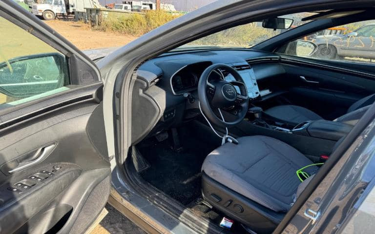 🚗 للبيع: او المراوس حسب القناعة هيونداي سانتا كروز 2024
📍 مكان السيارة: بغداد
📞 للتواصل: *********** واتساب

📊 المسافة المقطوعة: 20الف ميل 
🛠️ المحرك: 4 سلندر – 2500cc
  المواصفات
• مقعد السائق كهربائي
• ويل كب
• رادارات 360
• تشغيل عن بُعد
• لايتات LED
• لايتات زينون
• إشارات على المرايا
• تحكم ستيرن جهتين
• شحن لاسلكي
• هاندبريك بصمة
• هيترات بالمقاعد

⚠️ أضرار السيارة:
• وارد أمريكي
• ضرر ضربة خفيفة جاملق (موضح بالصور المرفقة)
• جميع الوسائد الهوائية (الايرباكات) سليمة ✅ 

📌 تفاصيل إضافية:
• رقم السيارة: بدون رقم
• استخدام شخصي 
• لون السيارة: رصاصي غامق (إسمنتي)
