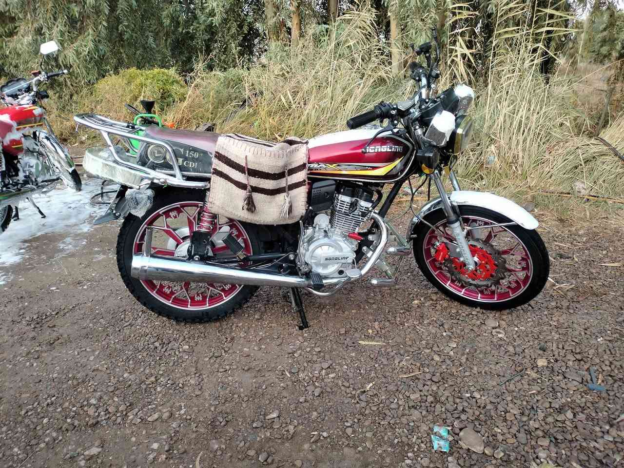 دراجه سيفان  للبيع سعر 700 وبيهاا مجال قليل شراي يتصل *********** بي واتساب مكان دراجه الخالص
