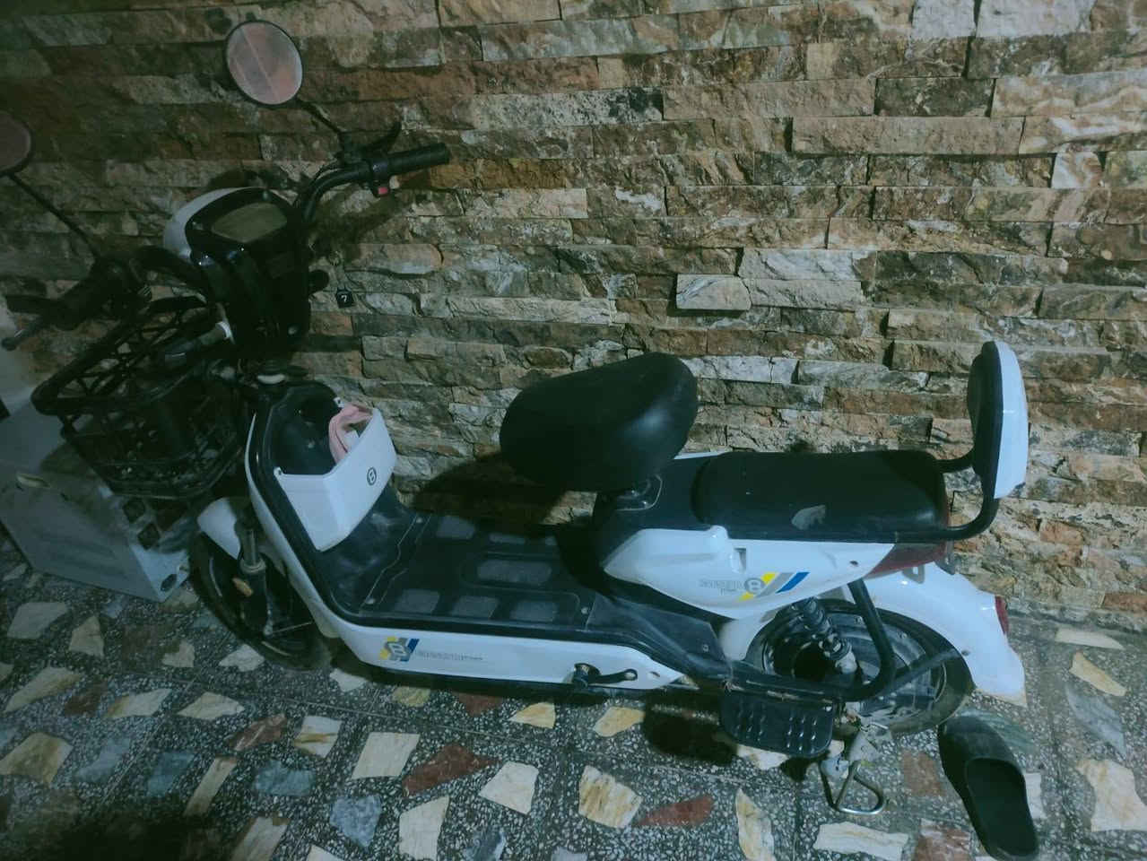 سلام عليكم دراجه شحن نضيفه 300 وبيهه مجال هاذه رقمي ***********
