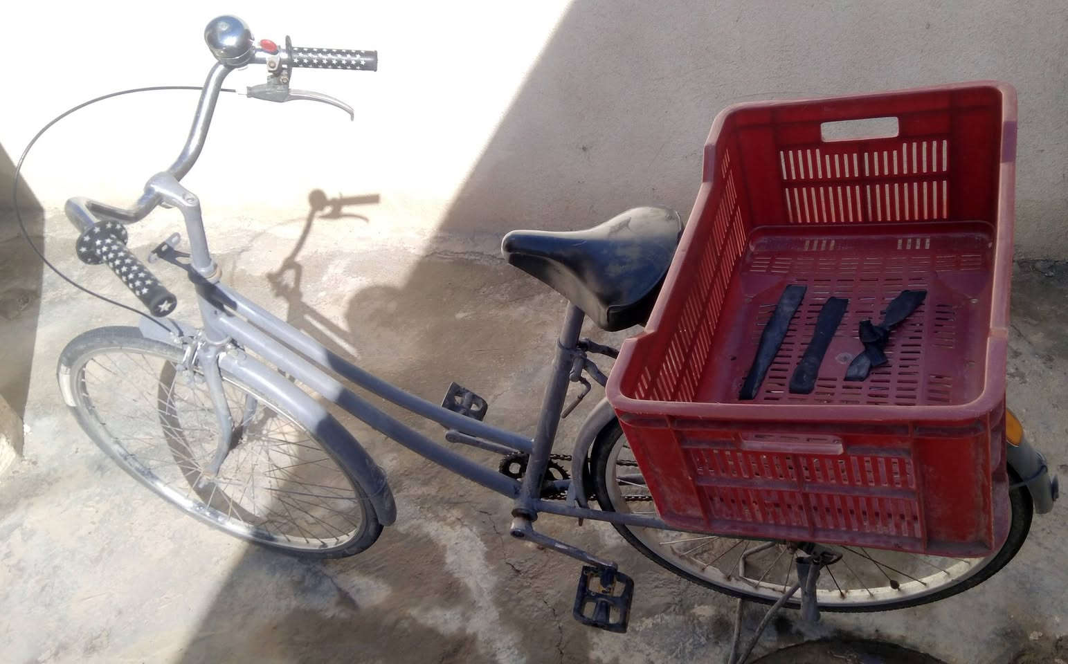 بيع بايسكل مستعمل سعره ٥٠  الف دينار العنوان ابوسريويل منشأ نصر زمله حمدي *********** للتواصل مع هذا الرقم ***********
