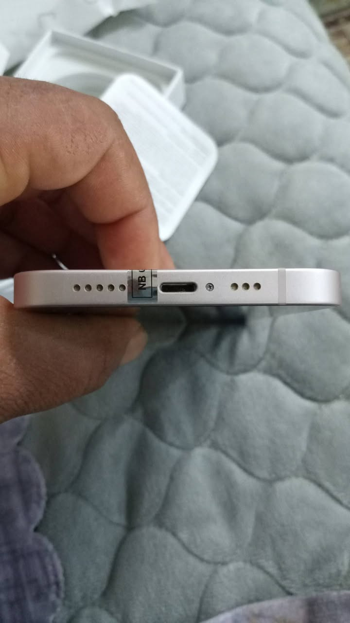 السلام عليكم جهاز ايفون 13 عادي 
الجهاز نضيف كلش ملحقاته كامله 
كارتونه الاصيله + كيبل 
الجهاز بطاريه 93 اصليه
ذاكره 256 الجهاز مال جناي 
العنوان النجف الاشرف الكوفة 
الاستفسار عله هذه الرقم (***********)
