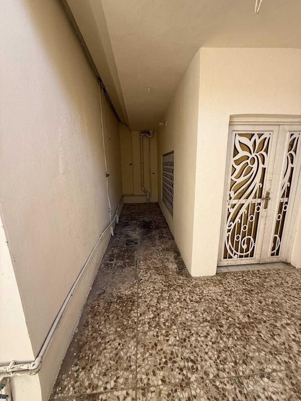 🏠/ دار للايجار تجاري او سكن المساحة ٢٠٠ م 

بناء نظيف جددداً 

الطابق الاول / مطبخ . هول . صالة . مجمع صحيات . گراج . صحيات خارجية

الطابق الثاني / غرفتين نوم . هول . مجمع صحيات 

الموقع / سنتر على شارع الحسينية مقابل ميني ماركت للتسوق 

للاستفسار عن السعر مراسلة الصفحة او مراجعة 

#بشار_للعقار_والمقاولات بداية شارع الحسينية من جهة شارع ٦٠ 

***********      ***********
