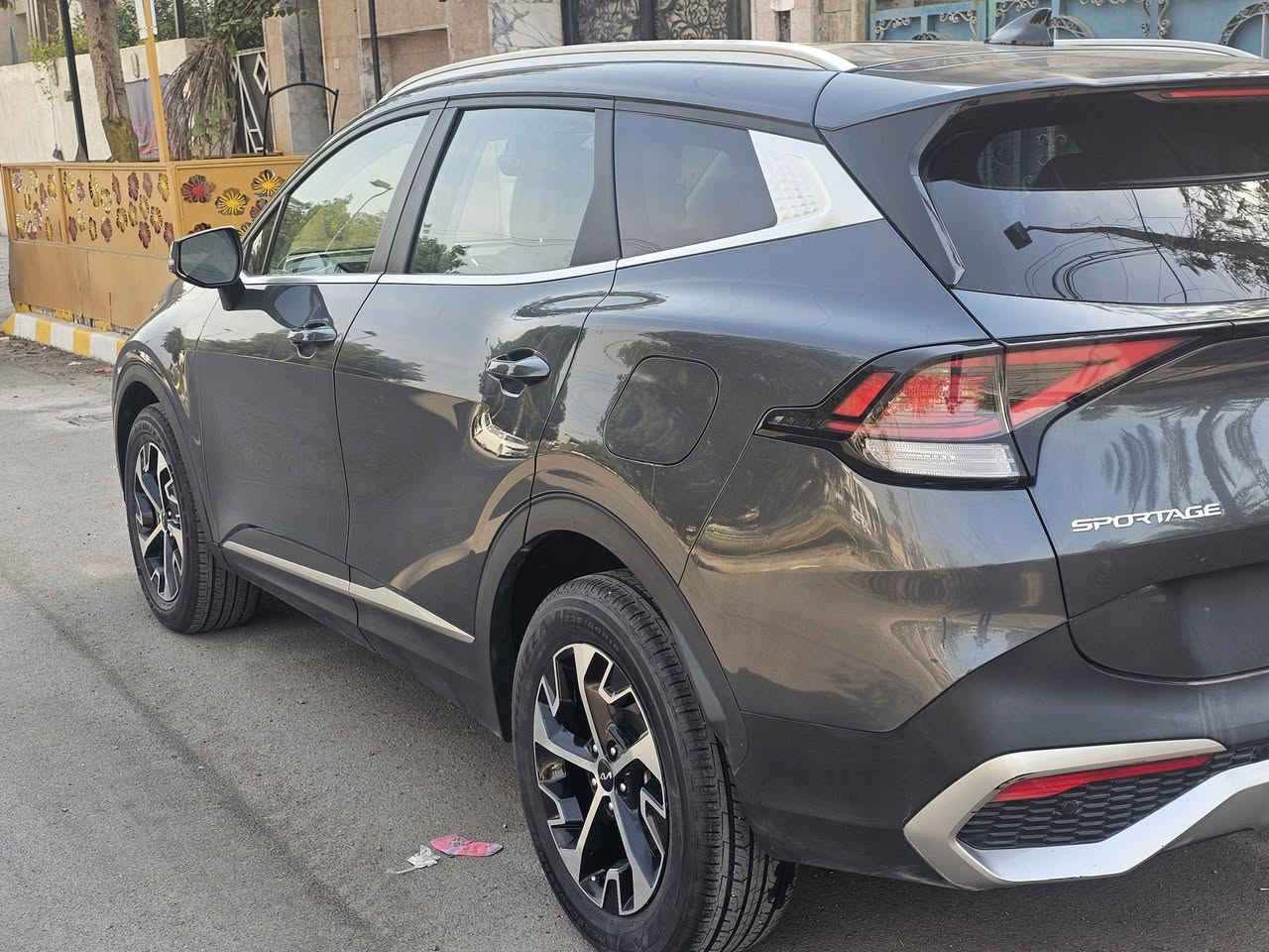 السلام عليكم سبورتج هايبرد
((((((((((( فول عدا الفتحه )))))))))))))))))
    (((((((((((((((((((بدون ايرباك))))))))))))))
 رقم بغداد بسمي 
موديل 2023 
ماشيه 40 سياره بدون نواقص حادثه موضح بلصور 
جتي بيه صبغ من امريكا 
سياره كامله من كل النواحي تخم تاير مشدود بيه 
مكان سياره شارع فلسطين ***********
السعر 183 ورقه بيه مجال قليل
